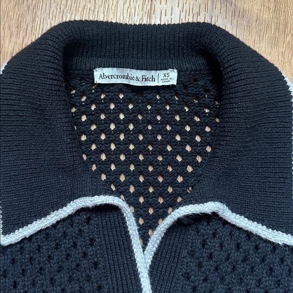 Abercrombie & Fitch Black Knit Shorts Sleeve Cardigan with White Edging Size XS - Picture 2 of 8